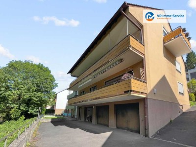 Investitionschance! Mehrfamilienhaus mit 3 Einheiten, 3 Garagen und Raum für Ihre Vision