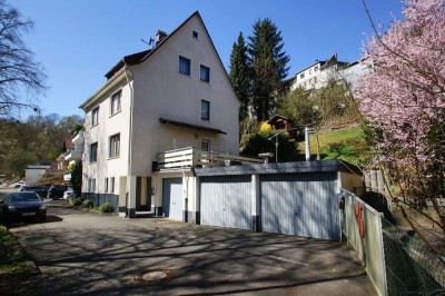 Dreifamilienhaus-idyllische, zentrumsnahe Lage !