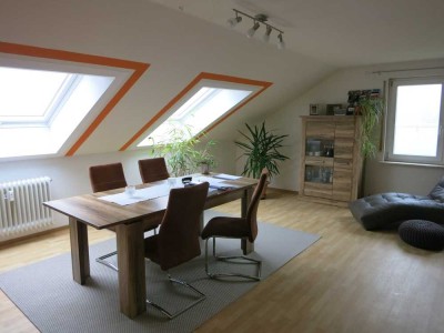 Helle 3 Zi. DG-Wohnung für Einzelperson