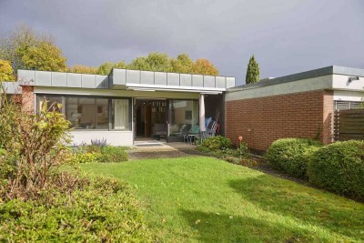 Architekten-Reihenmittelhaus im Bungalowstil in zentraler und ruhiger Höhenlage von Konstanz.