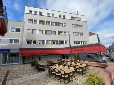 Erstbezug nach Renovierung! Zentral gelegene, geräumige 2 Zimmerwohnung mit Balkon