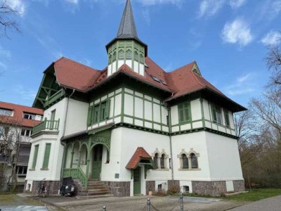 *Villa an der Pleiße/Markkleeberg* 5 Zimmer Dachgeschoss mit 3 Balkonen, Klima, 2 Stellplätze & EBK