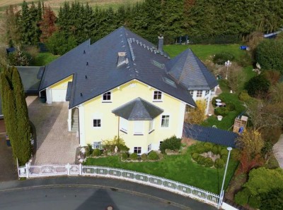 300 m² Wohlfühlfläche! Imposantes Einfamilienhaus in Hohenahr