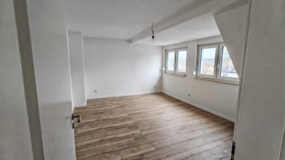 Exklusives Wohnen auf zwei Etagen – Frisch sanierte Maisonette-Wohnung in Top-Lage