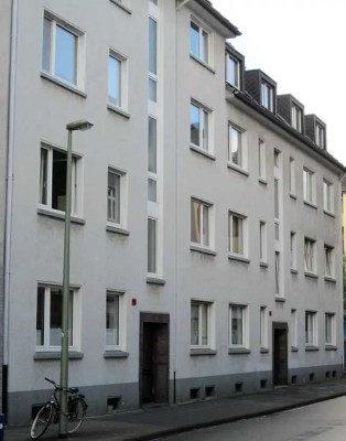 Attraktive 2,5-Zimmer-Dachgeschoss-Wohnung mit gehobener Innenausstattung in Duisburg
