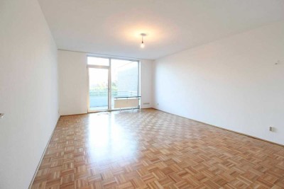Luftig und grün: 2-Zimmer-Wohnung in Top-Flughafenlage mit Balkonen und Garage