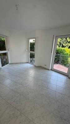 Sanierte 3-Raum-Wohnung mit 2 Balkonen und Terrasse in Overath