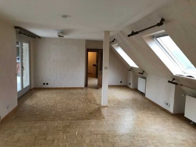 Schöne, geräumige drei- vier Zimmer Wohnung  Pattensen-Jeinsen. Ca. 150m2