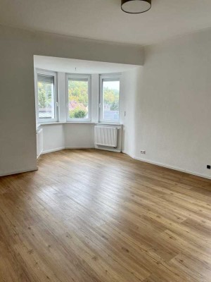 Sehr großzügige und helle 2,5-Zi-Wohnung mit Terrasse im Grünen