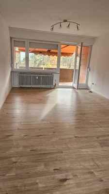 Modernisierte 2 Zi. Wohnung mit Fantastische Aussicht Balkon Aufzug und TG in KA-Gaigersberg !