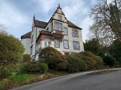 Helle 125 m² Dachgeschosswohnung in denkmalgeschützter Villa in bester Lage von Baden-Baden