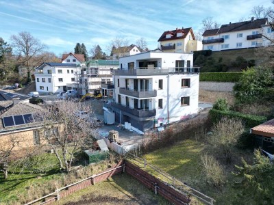 Oberrod in Blicklage! Moderne und höchsteffiziente Wohnung mit Balkon und Pkw-Stellplatz!