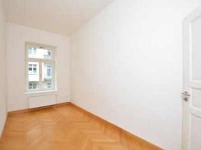 2-Zimmer Altbauwohnung mit Balkon in Gohlis