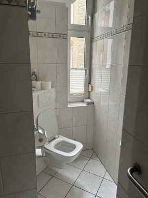 5-Zimmer Wohnung mit Balkon im 1. OG in Wiesbaden-Nordost