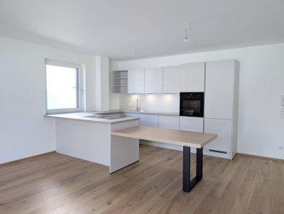 Geräumige 4 Zimmer Erstbezugs-Wohnung mit Balkon im Ortszentrum von Hallwang!