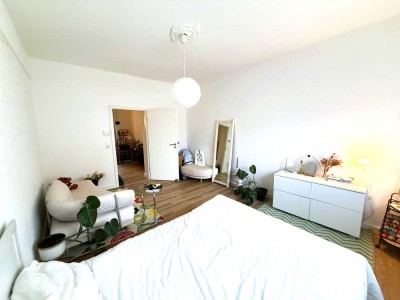 Helle, moderne 2-Zimmer Wohnung mit Balkon in Düsseldorf , WG-geeignet-Rath