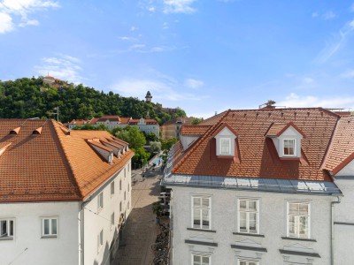 Prestigelage beim Kunsthaus: Dachgeschosswohnung mit unverbaubarem Schloßberg-Blick
