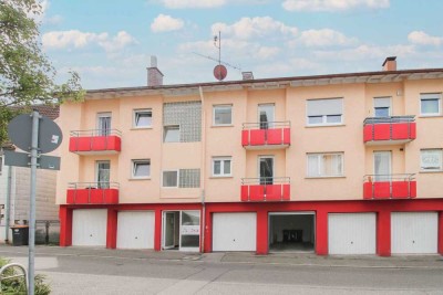 Citylage Böblingen: 2-Zimmer-Wohnung mit Balkon, Garage und großem Renovierungspotenzial!