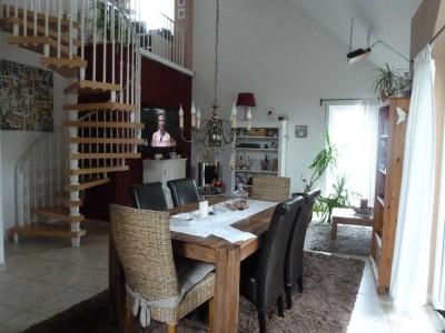 Schöne und neuwertige 3-Raum-Maisonette-Wohnung mit luxuriöser Innenausstattung in Andernach
