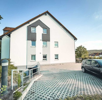 Lichtdurchflutete Wohnung mit drei Zimmern sowie Balkon, Tiefgarage und EBK am Schäfersberg