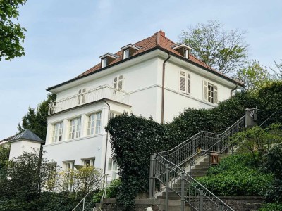 Großes Familienhaus mit Pool auf höchstem Niveau