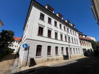 liebevoll und hochwertig sanierte 4 Raum Wohnung im 2 OG  zu vermieten