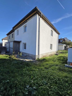 Schöne Doppelhaushälfte zur Fertigsanierung!