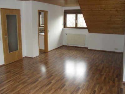 Freundliche 3-Zimmer-Dachgeschosswohnung mit Balkon und Einbauküche in Ofterdingen