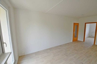 neu sanierte 2-Raum-Wohnung II.Etage mit Dusche, Aufzug, Balkon!