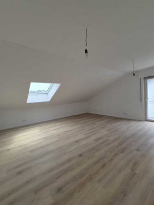 2 Zi.-DG Wohnung (Erstbezug) mit Balkon