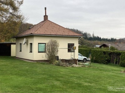 Schmucker Wochenendbungalow auf vollaufgeschlossenem Baugrund/ZELLMANN IMMOBILIEN