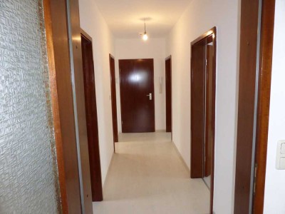 Geräumige, helle  3-Zimmer-Wohnung mit Balkon