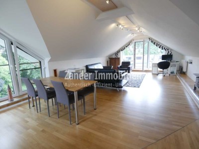 Individuelle Dachwohnung, hochwertig ausgestattet mit hellen Räumen