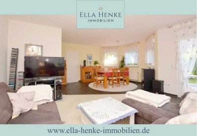 Gepflegtes, freistehendes Einfamilienhaus mit 5 Zimmern, 2 Bädern + Doppelgarage.