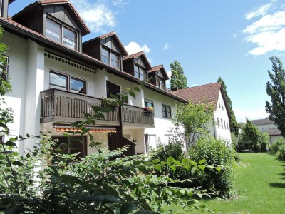 gepflegte 3 Zi.-DG-Whg. - Bad/WC/DU, extra Küche, ohne Balkon, Keller, TG in 85570 MARKT SCHWABEN