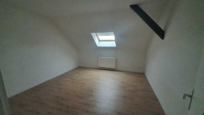*Renovierte 2-Zimmer-Dachgeschosswohnung*