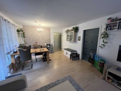 Moderne Erdgeschosswohnung mit Garten in ruhiger Feldrandlage
