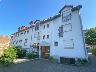 Geräumige 3,5-Zimmer-Maisonettewohnung mit gemütlicher Terrasse und Garage im Herzen von Karlsruhe