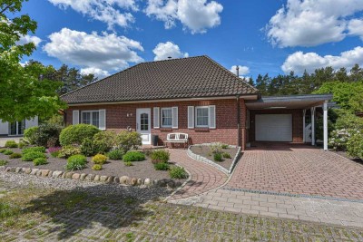 Bungalow mit Gartenparadies & Teich - direkt am Waldrand**