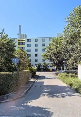 Exklusive 3 ZKB mit 76 m², EBK, Balkon, Stellplatz und TG in Inningen!