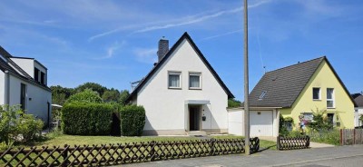 Grün. Goldwert. Gut gelegen. 734 m² Grundstück in Waldnähe mit charmantem Einfamilienhaus