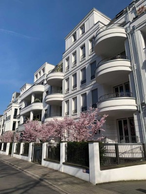 Premium Wohnen: Teilmöbliertes Apartment in Alt-Oberkassel!