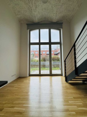 Galerie-Teressen-Apartment zum Innenhof! Direkt an der Spree mit EBK!!!