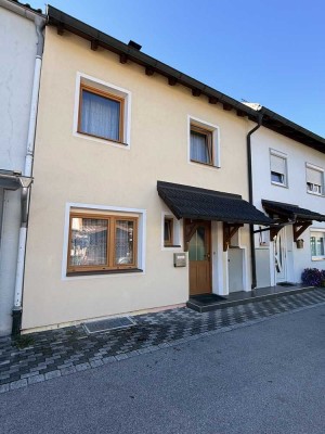 Reihenmittelhaus mit Garage im Traunring wartet auf Sie.