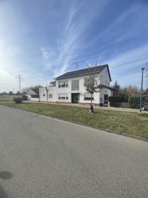 GENERATIONENHAUS MIT GROSSEM GRUNDSTÜCK IN BELIEBTER LAGE VON EGELSBACH