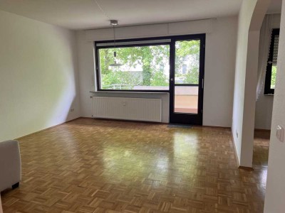 Freundlich-helle Wohnung mit Balkon und Einzelgarage steht zum Verkauf!