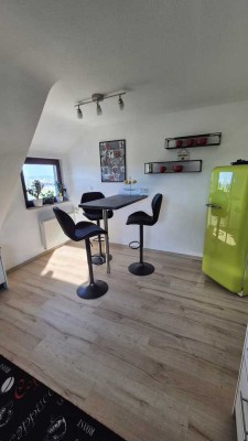 2,5 Zimmer Wohnung + weiteres Zimmer / ausgebauter Dachboden