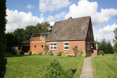 Geräumiges, funktionelles großes Wohnhaus in schöner, dörflicher Lage Nordledas.