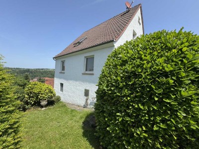 Freistehendes 1- Familienhaus mit EBK, Garten und Garage mit herrlicher Fernsicht