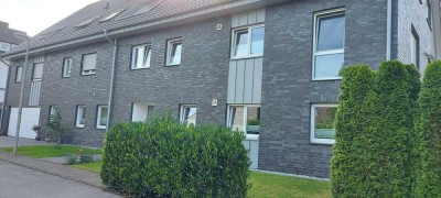 Moderne 4-Zimmer-Wohnung mit gehobener Ausstattung, Balkon & Carport